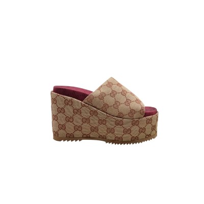 GUCCI GG MAXI PLATFORM SANDALS 674761